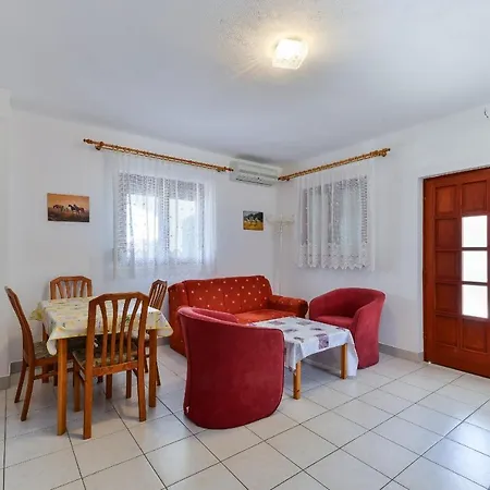 Gogoljak Apartment Vir
