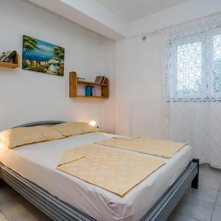 Gogoljak Apartment Vir
